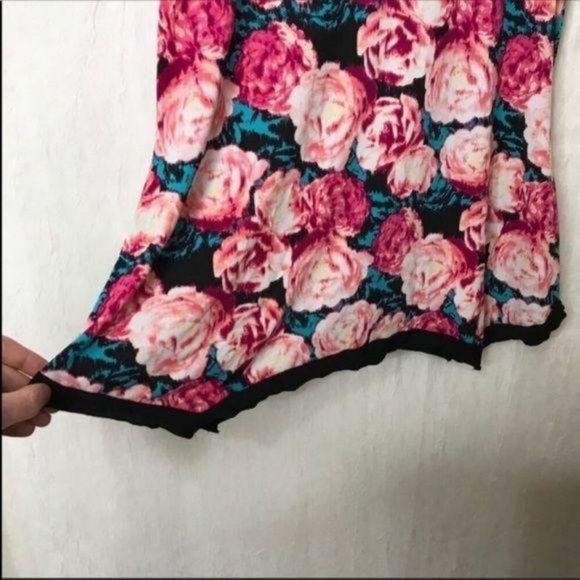 Suzie In The City Pink Large Rose Print Top - Picture 4 of 8